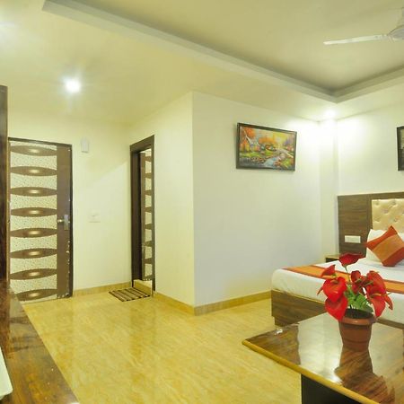 Hotel Noida Delight Exteriör bild