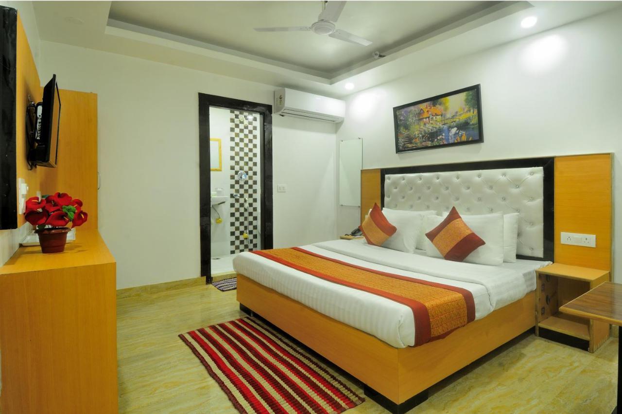 Hotel Noida Delight Exteriör bild