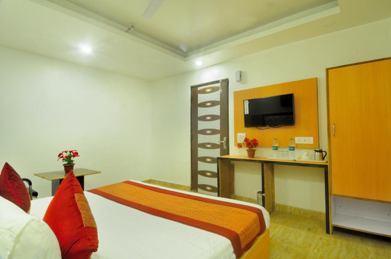 Hotel Noida Delight Exteriör bild