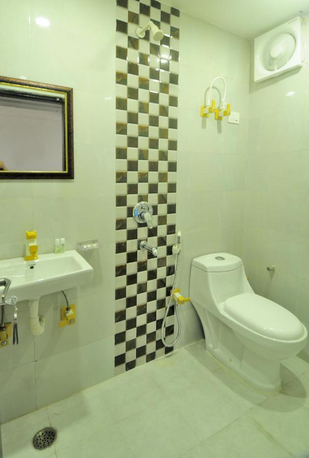 Hotel Noida Delight Exteriör bild