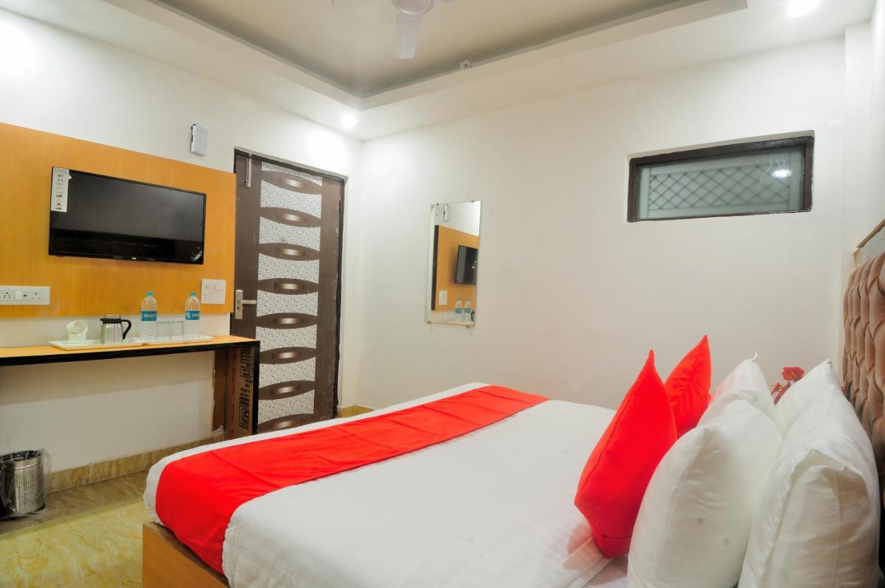 Hotel Noida Delight Exteriör bild
