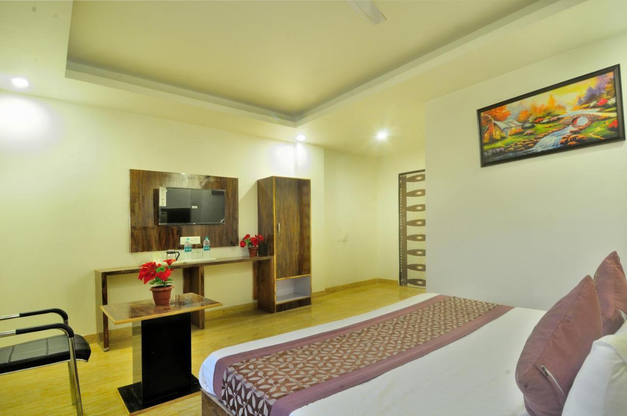 Hotel Noida Delight Exteriör bild