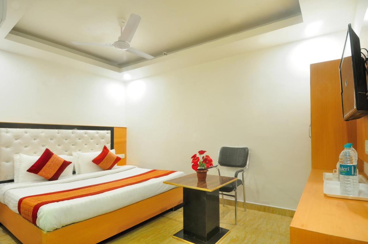 Hotel Noida Delight Exteriör bild