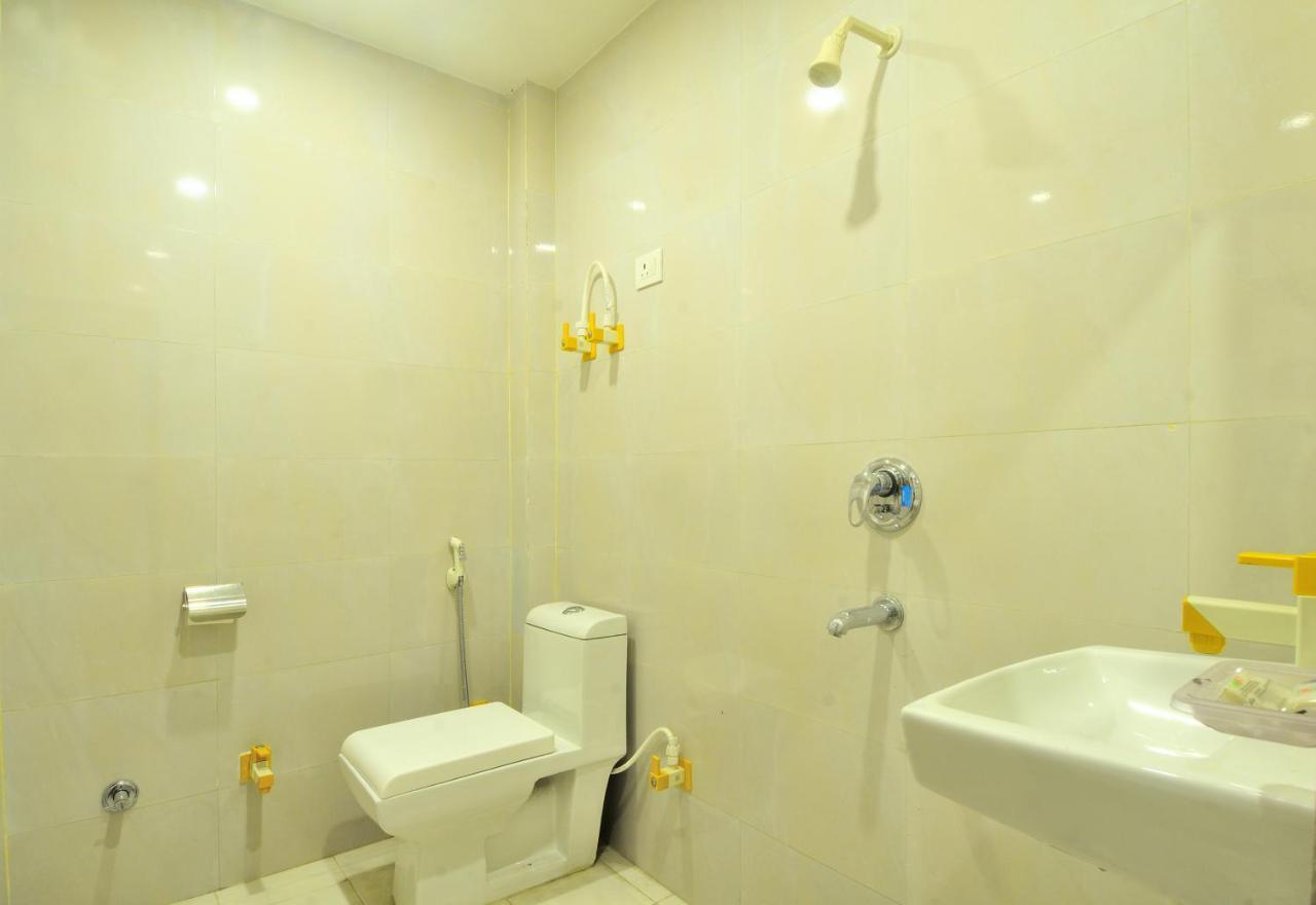 Hotel Noida Delight Exteriör bild