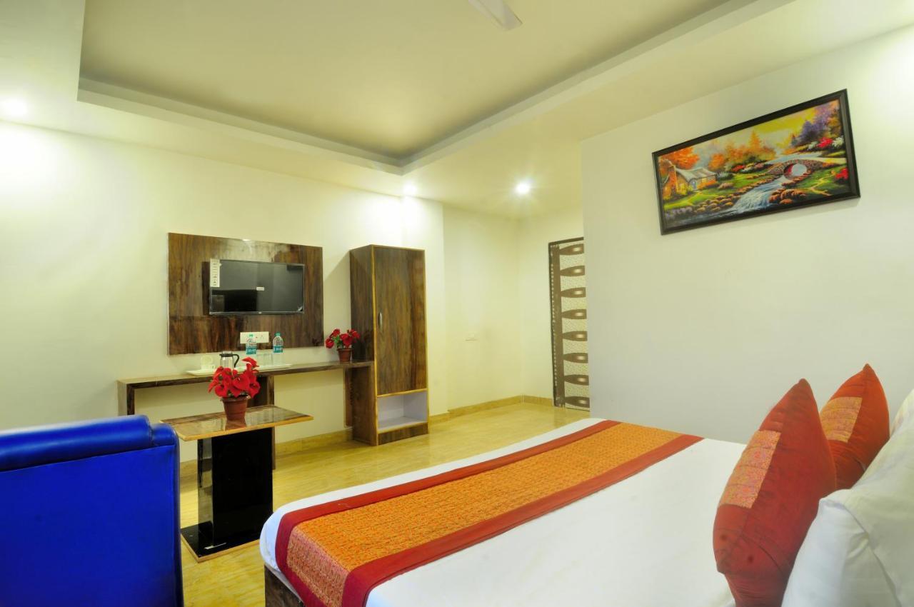 Hotel Noida Delight Exteriör bild