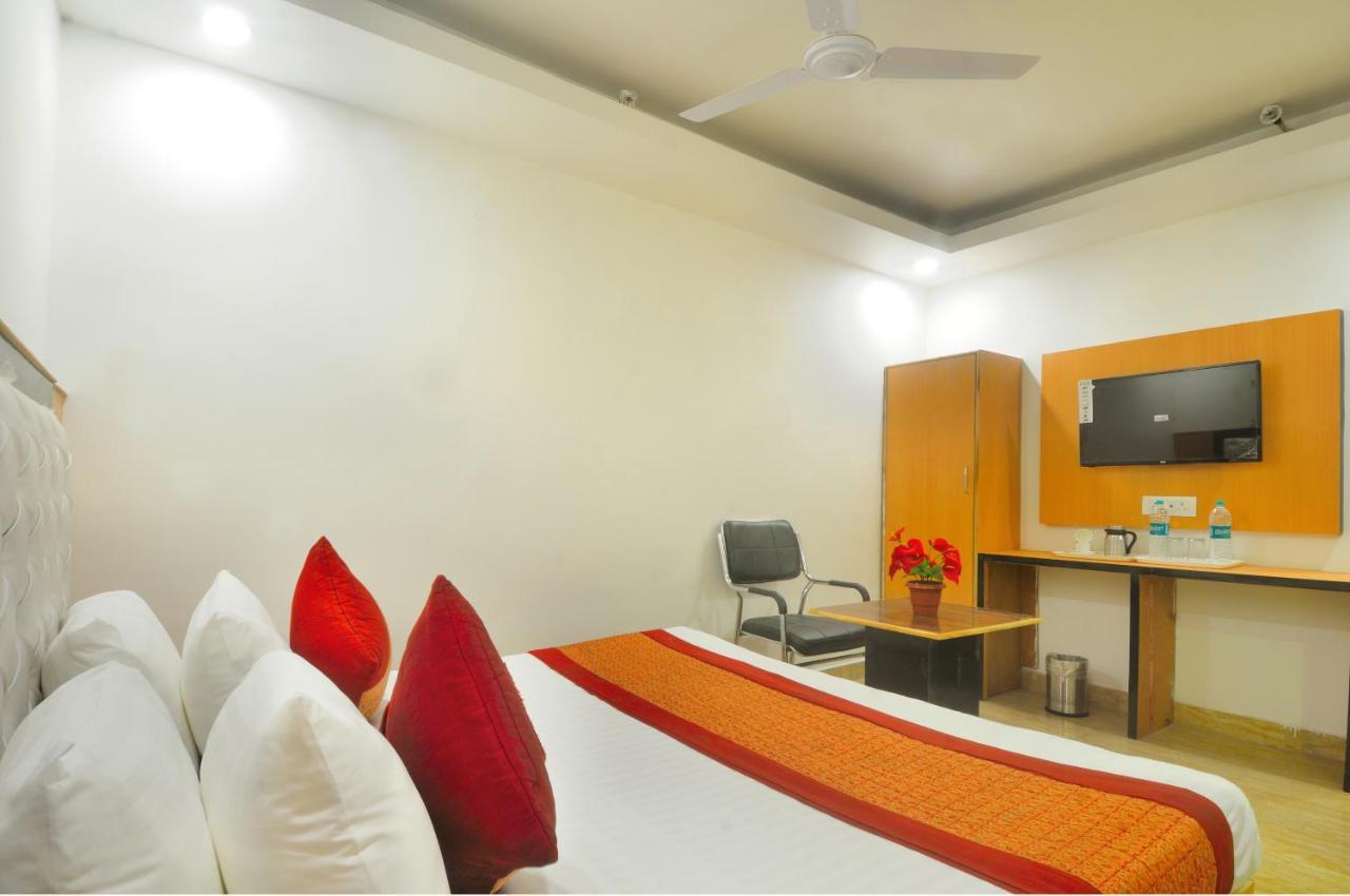 Hotel Noida Delight Exteriör bild