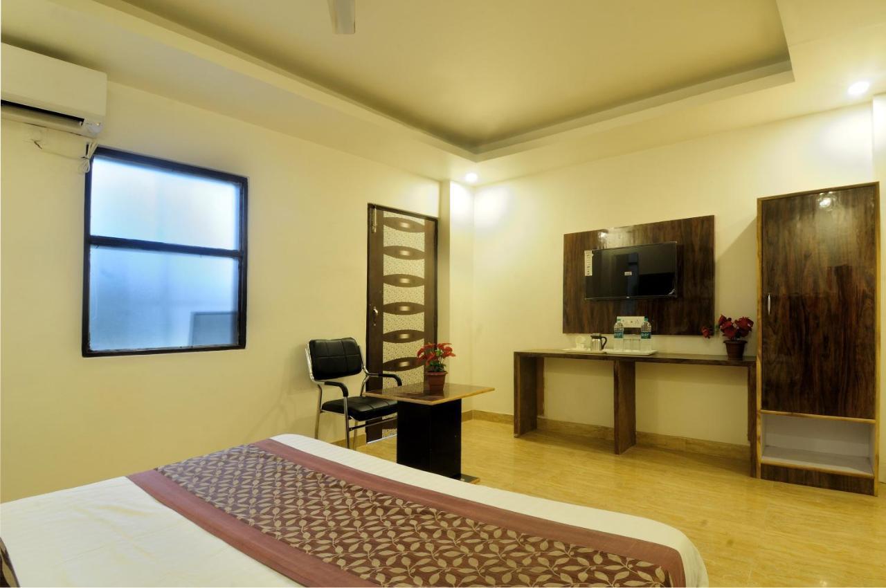 Hotel Noida Delight Exteriör bild